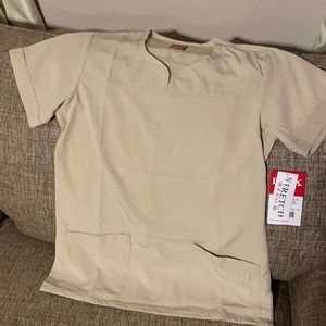 Flex Core Women’s medium scrub top with pockets